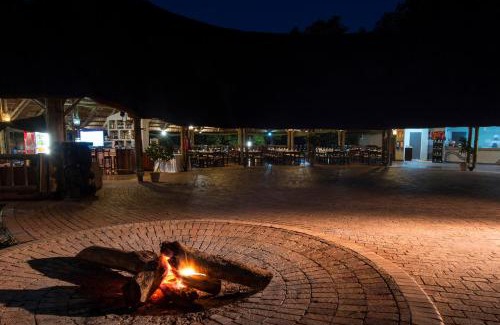 Victoria Falls Hotel | Azambezi River Lodge