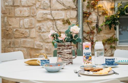 Artists Colony Casa | Azamra Inn Tzfat