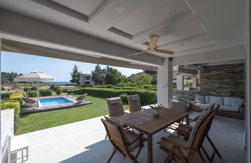 Sithonia Villa | Azapiko Meggy Beachfront Villa by Luxlikehome