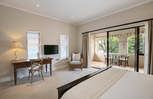 George Casa | Aziza Guesthouse