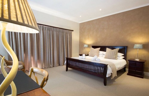 George Casa | Aziza Guesthouse