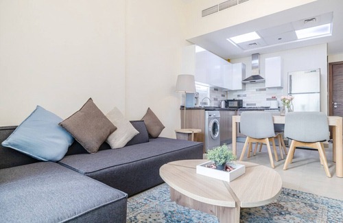 Discovery Gardens Apartamento | Elegant Home next to Metro Station in Al Furjan