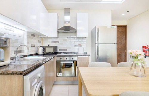 Discovery Gardens Apartamento | Elegant Home next to Metro Station in Al Furjan