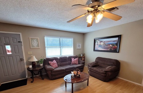 Azle Apartamento | Azle Farm Stay - Donkeys Included!