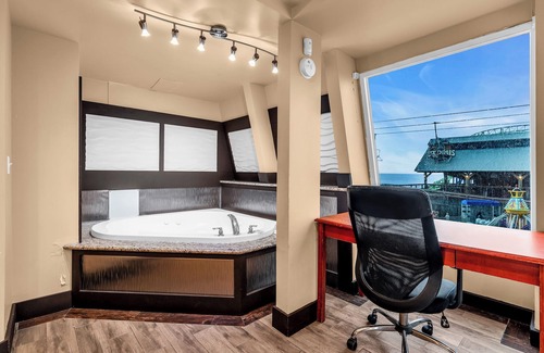 Seaside Heights Hotel | Aztec Ocean Resort
