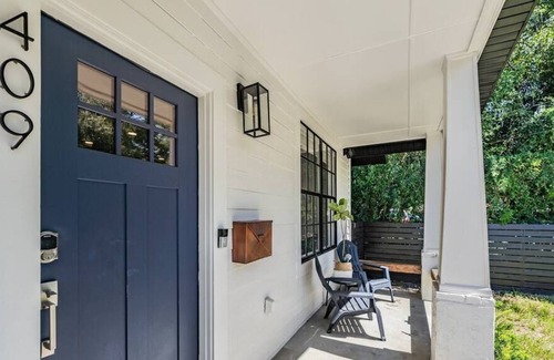 Riverside Heights Villa | Aztec Rustic Villa- Entire home close to Armature Works