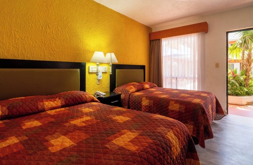 Zona Dorada Hotel | Azteca Inn