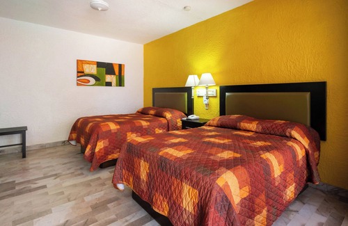 Zona Dorada Hotel | Azteca Inn