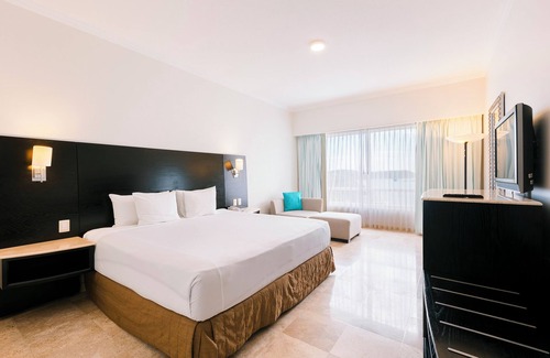 Ixtapa Complejo | Azul Ixtapa Beach Resort and Convention Center - All Inclusive