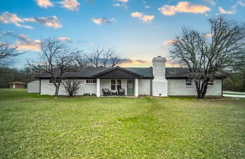 Azle Casa | Azul Retreat near the lake