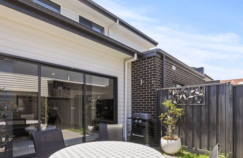 Speers Point Casa | Azure Escape- Walking distance to water & pet friendly!