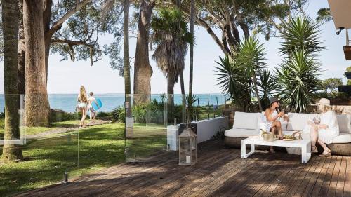 Corlette Casa | Azure Haven – A Waterfront Luxury Retreat for Families