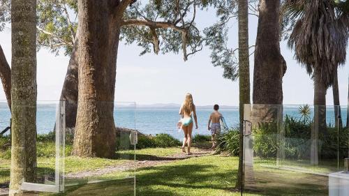 Corlette Casa | Azure Haven – A Waterfront Luxury Retreat for Families