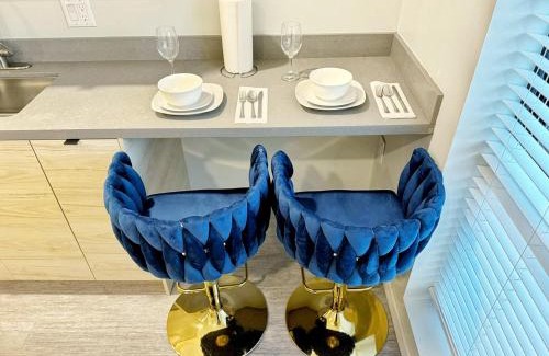 Downtown Des Moines Apartamento | Azure Oasis Studio