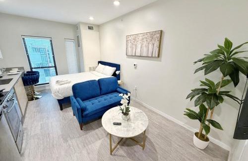 Downtown Des Moines Apartamento | Azure Oasis Studio