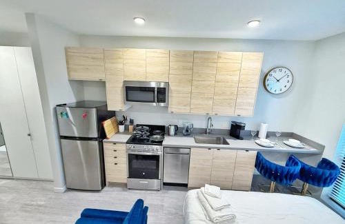 Downtown Des Moines Apartamento | Azure Oasis Studio