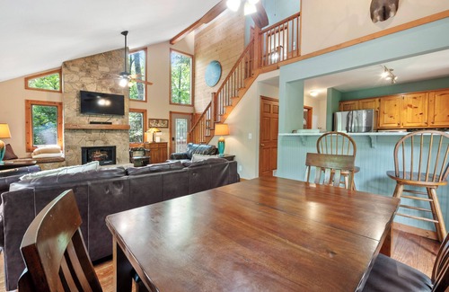 Dahlonega Cabina | Azure Springs- Secluded Mountain Retreat in Dahlonega. Perfect for Families!