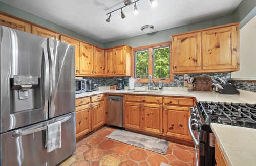 Dahlonega Cabina | Azure Springs- Secluded Mountain Retreat in Dahlonega. Perfect for Families!