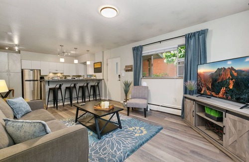 Old Town Condominio | Azure Suite Walkable Old Town Condo w/ Park View