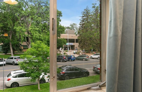 Old Town Condominio | Azure Suite Walkable Old Town Condo w/ Park View