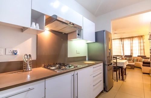 Roches Noires Apartamento | Azuri Ocean Village - Elegant 3-Bed Apartment - Private Garden & Pool Access