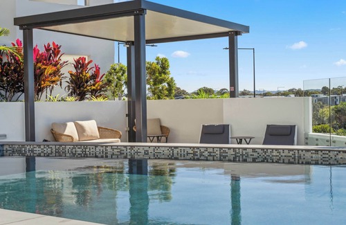 Bokarina Apartamento | Azzure Beachside Retreat - Pool, Gym & Steam Room