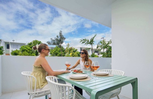 Bokarina Apartamento | Azzure Beachside Retreat - Pool, Gym & Steam Room