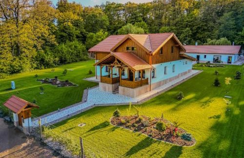 Tardos Cama Y Desayuno | Bányahegyi erdei nyugalom és wellness erdész & vadászház