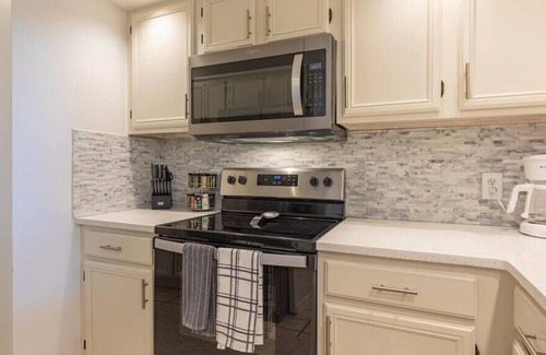 Table Rock Villa | B 32-3 3rd Night Free in Sept/Oct Private 3 Bedroom Villa with garage, no stairs