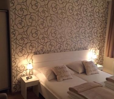Nis Cama Y Desayuno | B&B Alex18