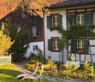 Osterfingen Cama Y Desayuno | B&B Bad Tiefenau, HAUS AN DER QUELLE