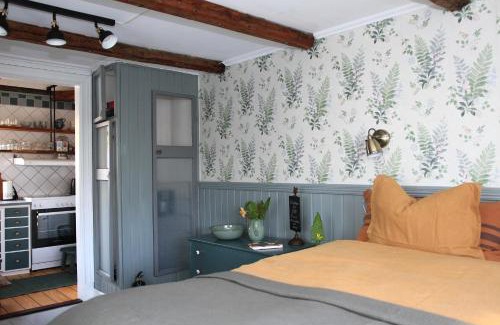 Falkenberg Cama Y Desayuno | B&B Bland ormbunkar och rosor