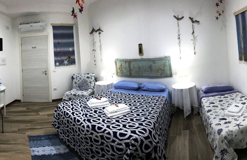 Crotone Cama Y Desayuno | B&B Castello - habitación con baño privado