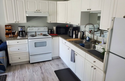 Regional District of Nanaimo Casa | B&B Columbia Beach, 2min WALK to ocean, queen bed, 45' parking, pets welcome
