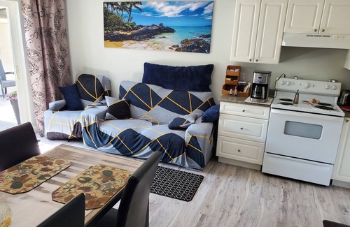 Regional District of Nanaimo Casa | B&B Columbia Beach, 2min WALK to ocean, queen bed, 45' parking, pets welcome
