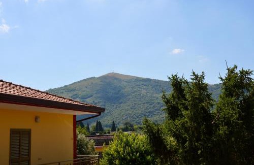 Castel Morrone Cama Y Desayuno | B&B Gentile