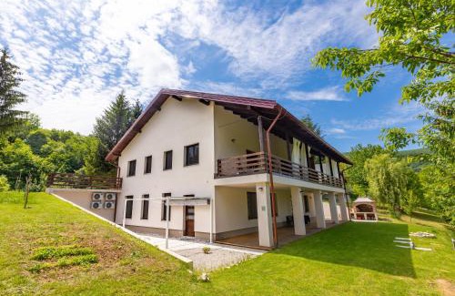 Seliste Dreznicko Cama Y Desayuno | B&B Green Serenity Plitvice Lakes