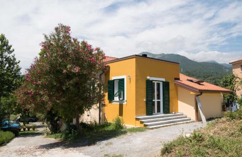 Loano Cama Y Desayuno | B&B La casa dei gelsi