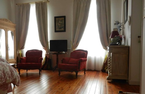 Saint-Jean-d'Angely Cama Y Desayuno | B&B La Maison de l'Ambassadeur