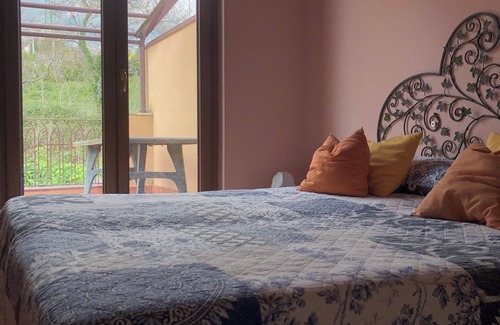 Ogliara Cama Y Desayuno | B&B La Rosa: unique apartment 9 beds
