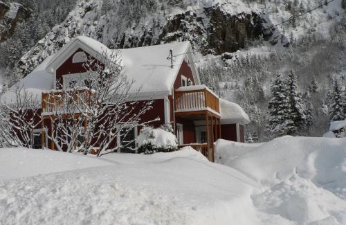 Petit-Saguenay Cama Y Desayuno | B&B Les Deux Pignons
