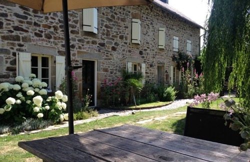 Sainte-Christine Cama Y Desayuno | B&B Maison Coralie. Calm and relaxed environment. Pets welcome