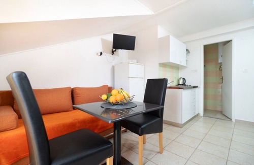 Gornji Karin Cama Y Desayuno | B&B Milic