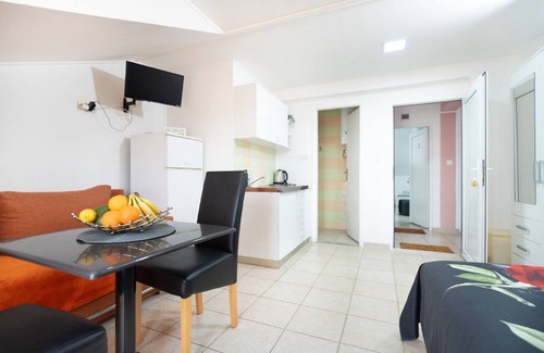 Gornji Karin Cama Y Desayuno | B&B Milic