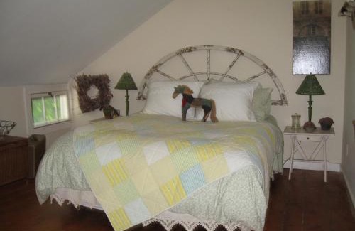 Clinton Corners Cama Y Desayuno | B&B on seven acres with private bed & bath