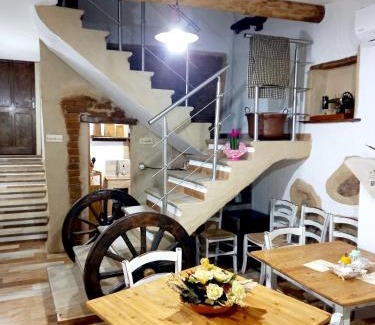 Fonni Cama Y Desayuno | B&B Santu Giuvanni "Un tuffo nel passato Fonnese"