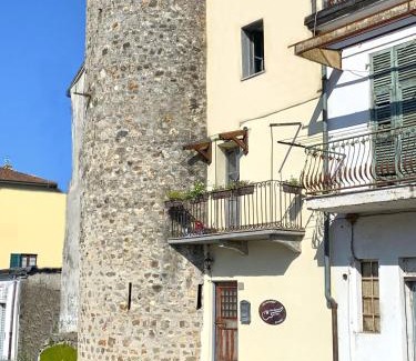 Aulla Cama Y Desayuno | B&B Torre di San Caprasio Art Studio