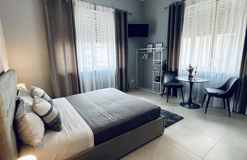 Ruggero Settimo Casa | B&B Ungheria Ottantaquattro