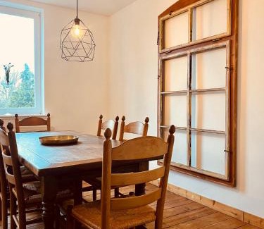 Huenxe Apartamento | b e d & a g e d e s i g n -extra large- wunderschöne komplette Wohnung mit viel Platz & 4 Schlafzimmer b e d & a g e d e s i g n -small- wunderschönes Zimmer mit Bad Rechnungserstellung für Geschäftsreisende & Firmen