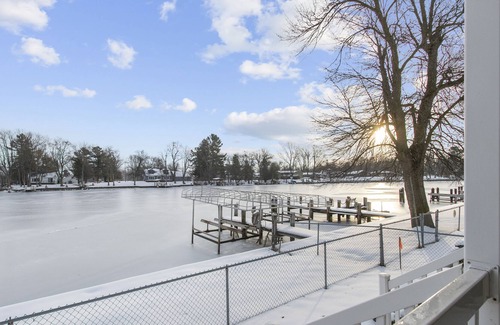 Fremont Casa | B-Fremont Wolf River Waterfront Homes